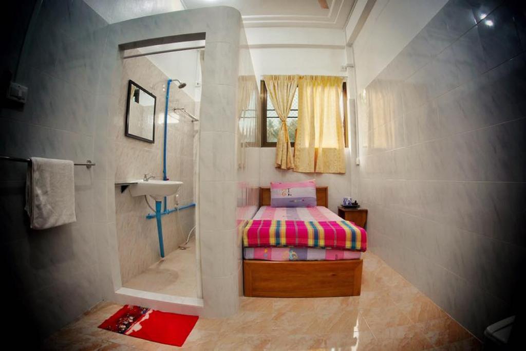 Penguin Hotel Kawthaung Exterior foto