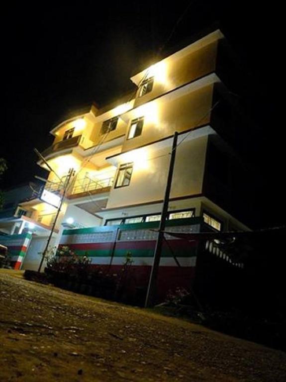 Penguin Hotel Kawthaung Exterior foto